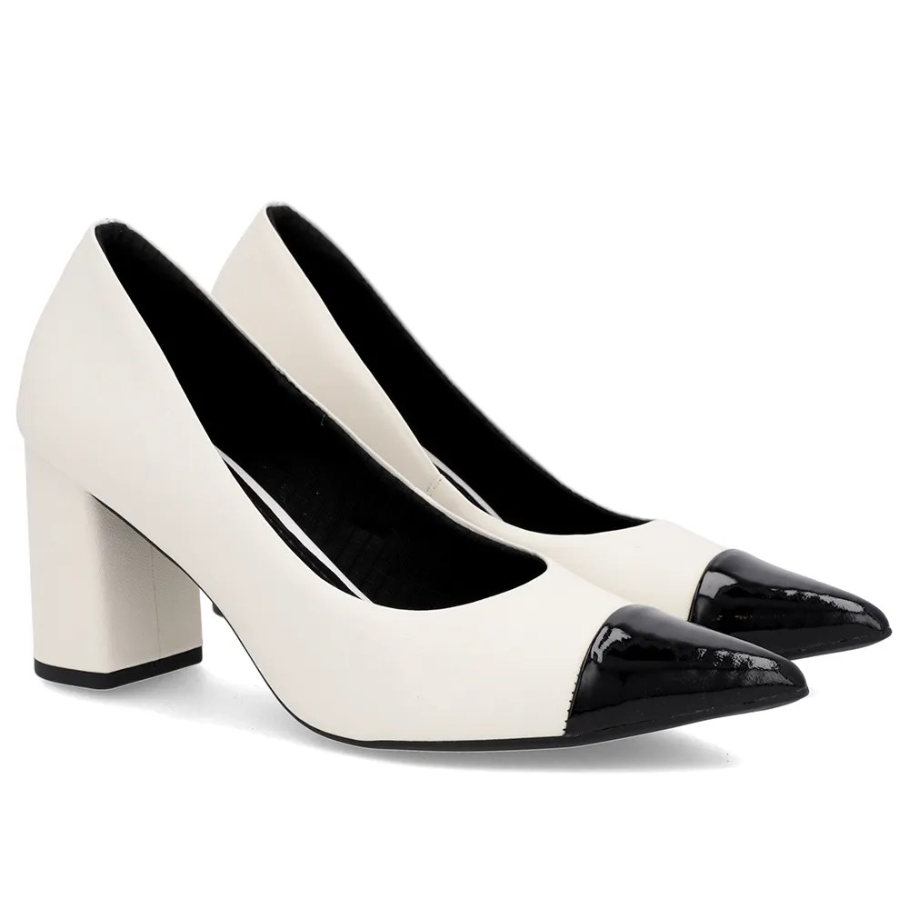 Salto alto branco e preto