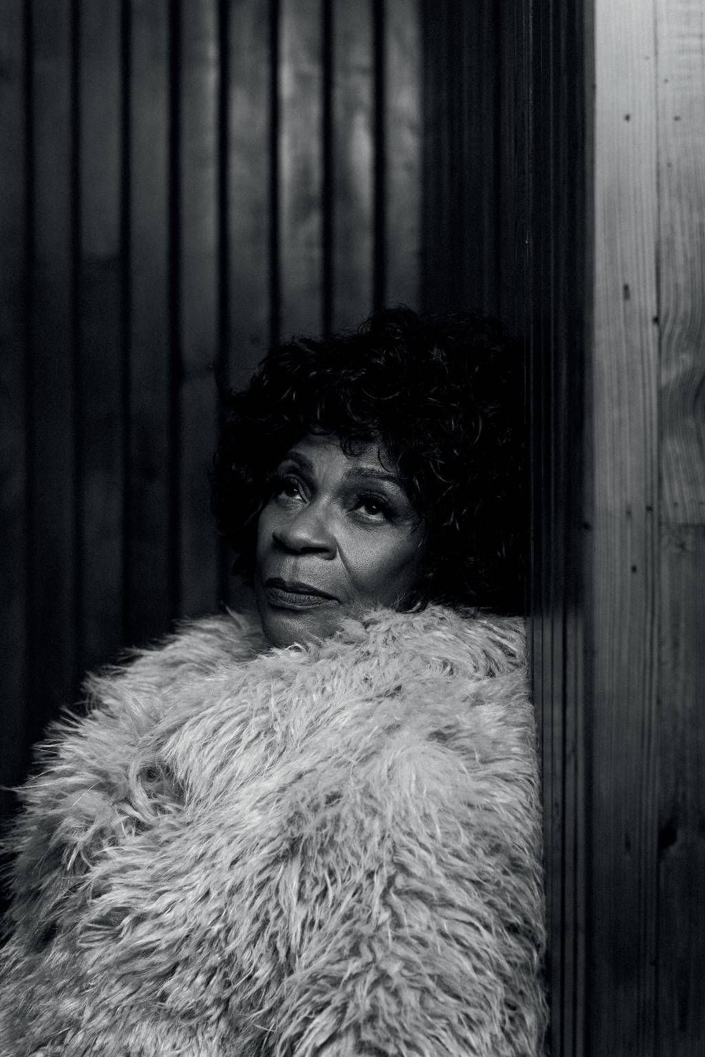 Aos 81, Zezé Motta faz seu primeiro monólogo: “Eu não sou travada, atriz não pode ter pudor”