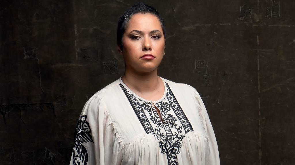 Panmela Castro transforma interações com IA em arte