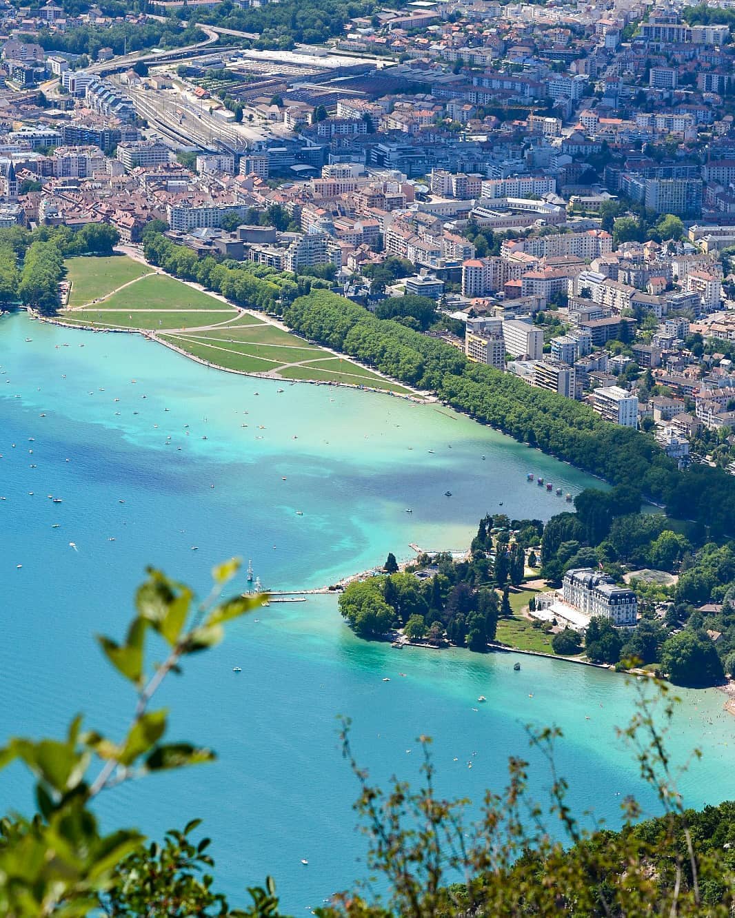 Annecy, na Fran&ccedil;a, &eacute; destino ideal para ir com amigas