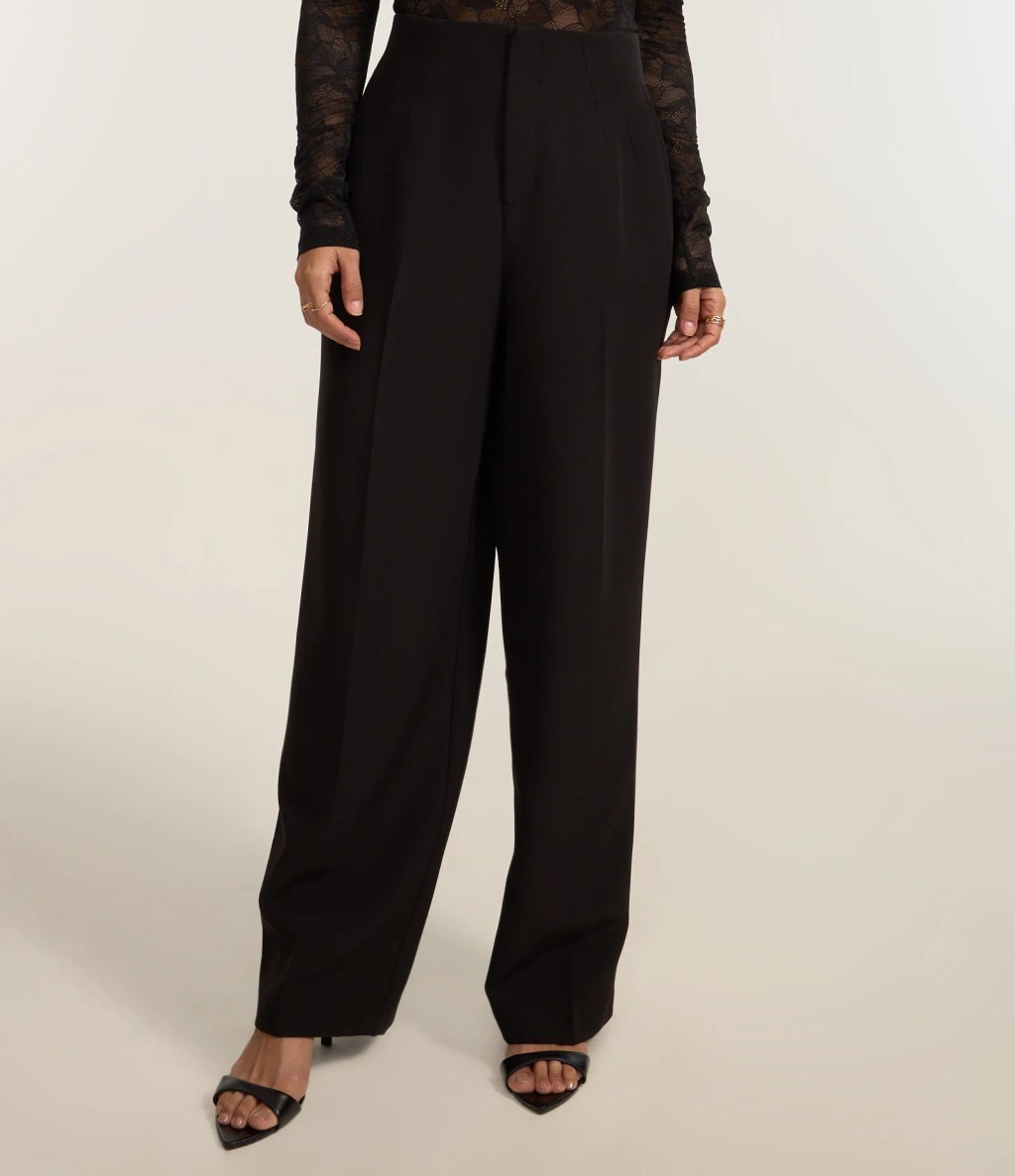 Foto de uma calça preta