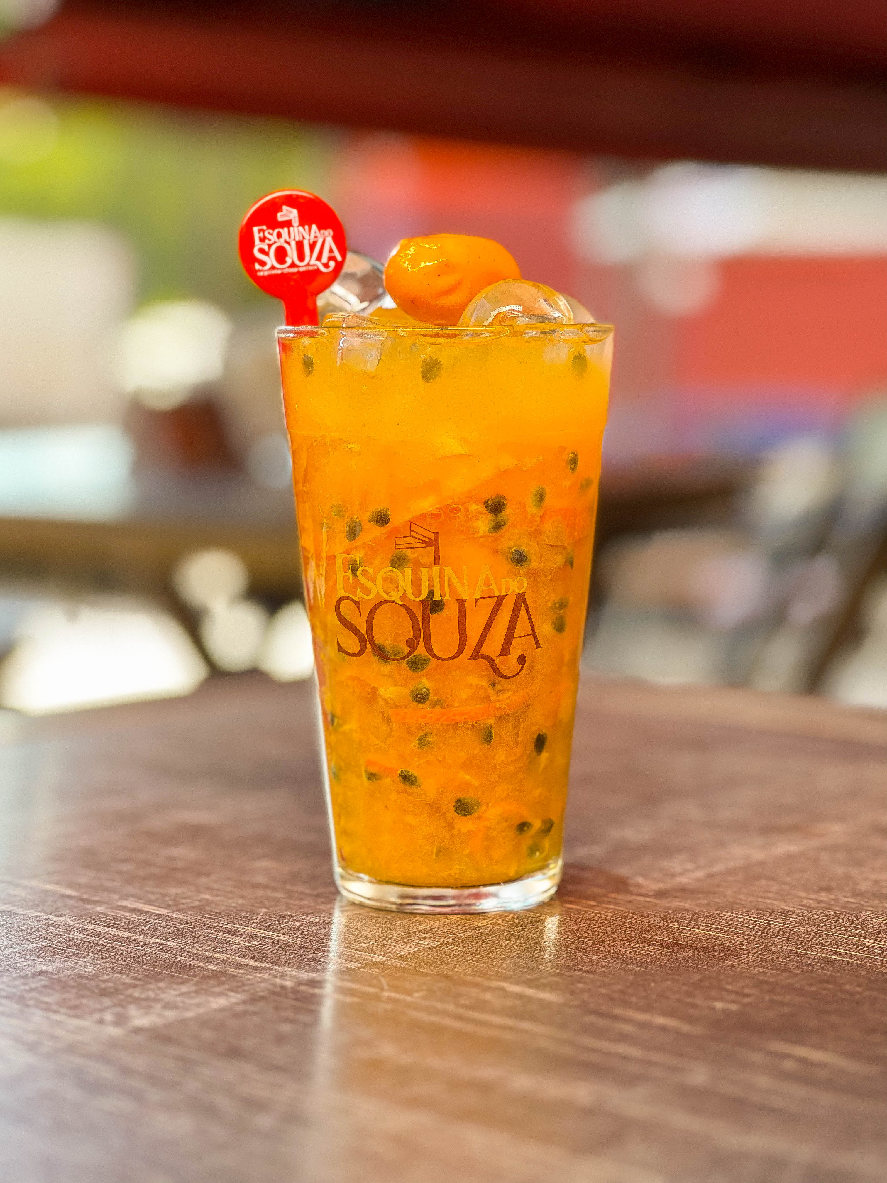 Imagem de copo de drink com maracuja