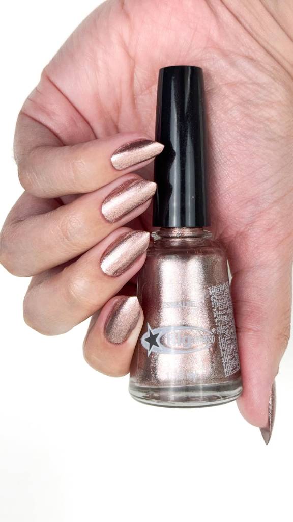 Esmalte rosé metalizado Big Universo, delicado e versátil para qualquer ocasião.