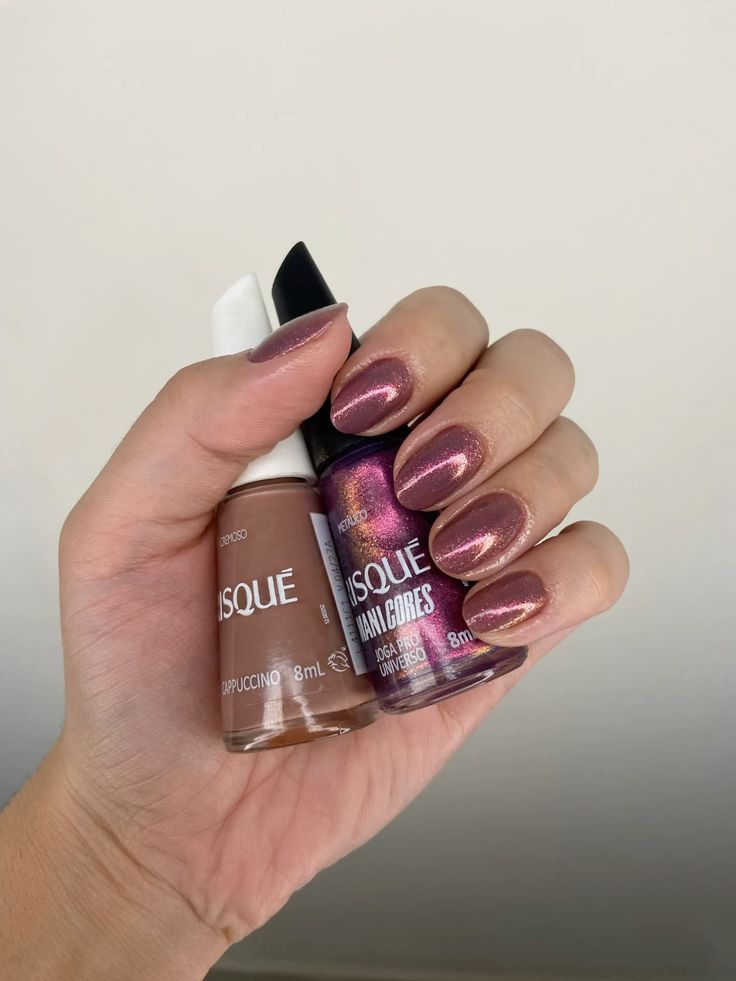 Esmalte rosa metalizado Risqué Joga pro Universo, moderno e estiloso