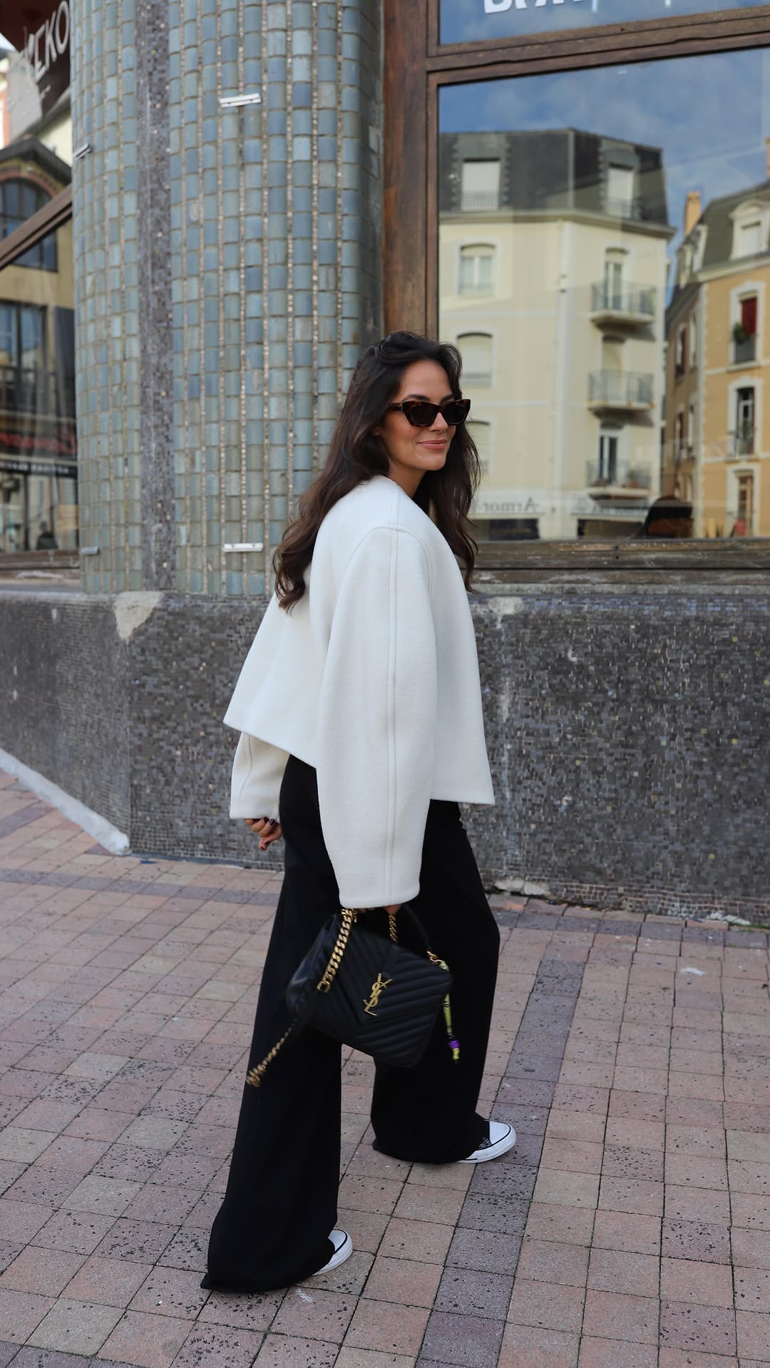 Look com cal&ccedil;a pantalona preta para usar no trabalho