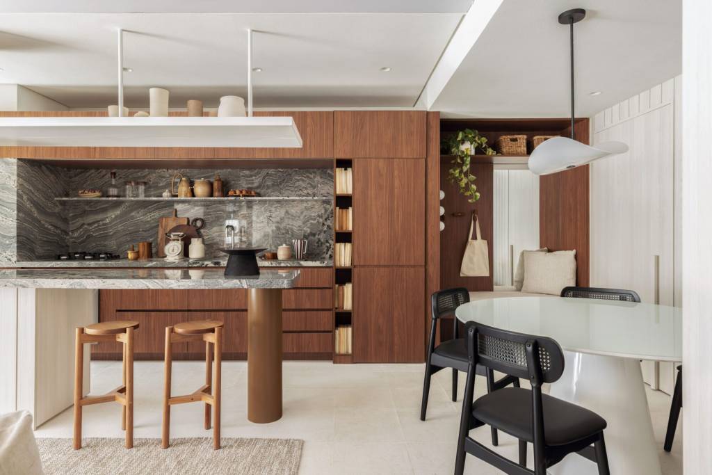 Madeira escura volta a ser tendência na decoração