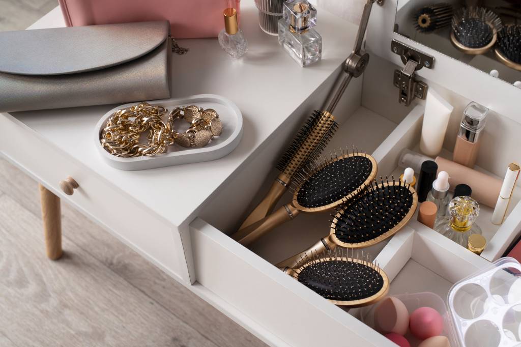 6 inspirações de penteadeiras funcionais para o quarto