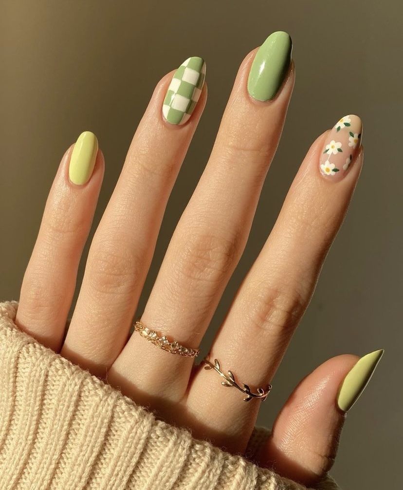 Design geom&eacute;trico em verde e branco que destaca as m&atilde;os.