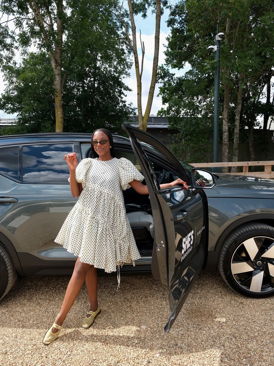 Vestido rom&acirc;ntico de po&aacute; com mangas bufantes