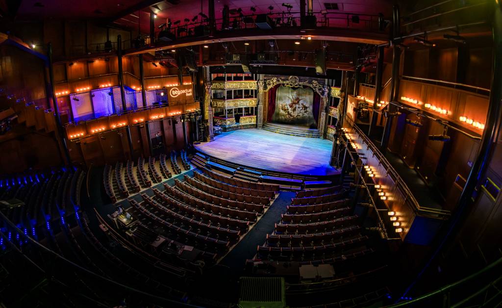 Novo teatro em SP resgata legado cultural com Hair e Vozes Negras na estreia