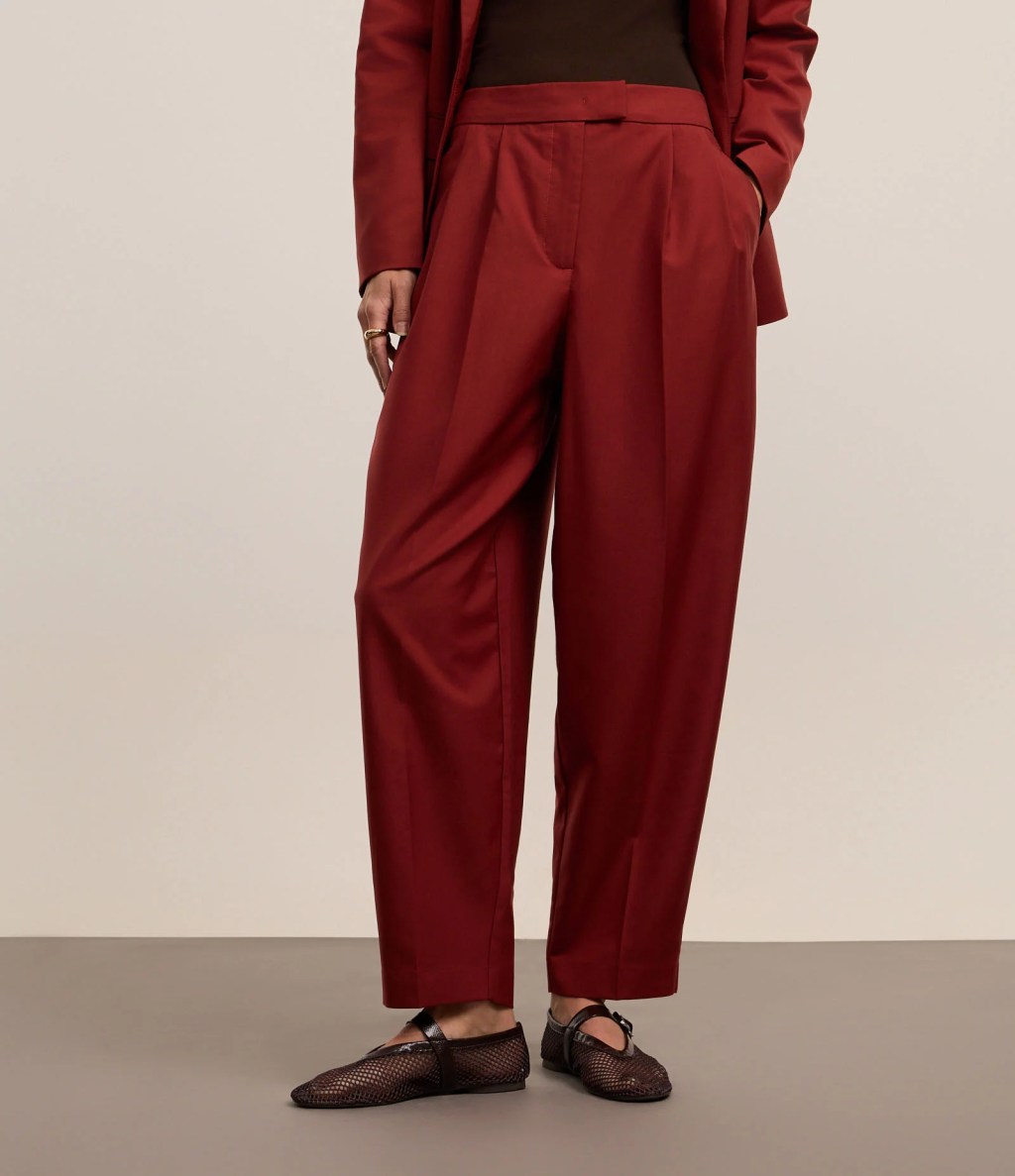 Foto de uma calça vermelha