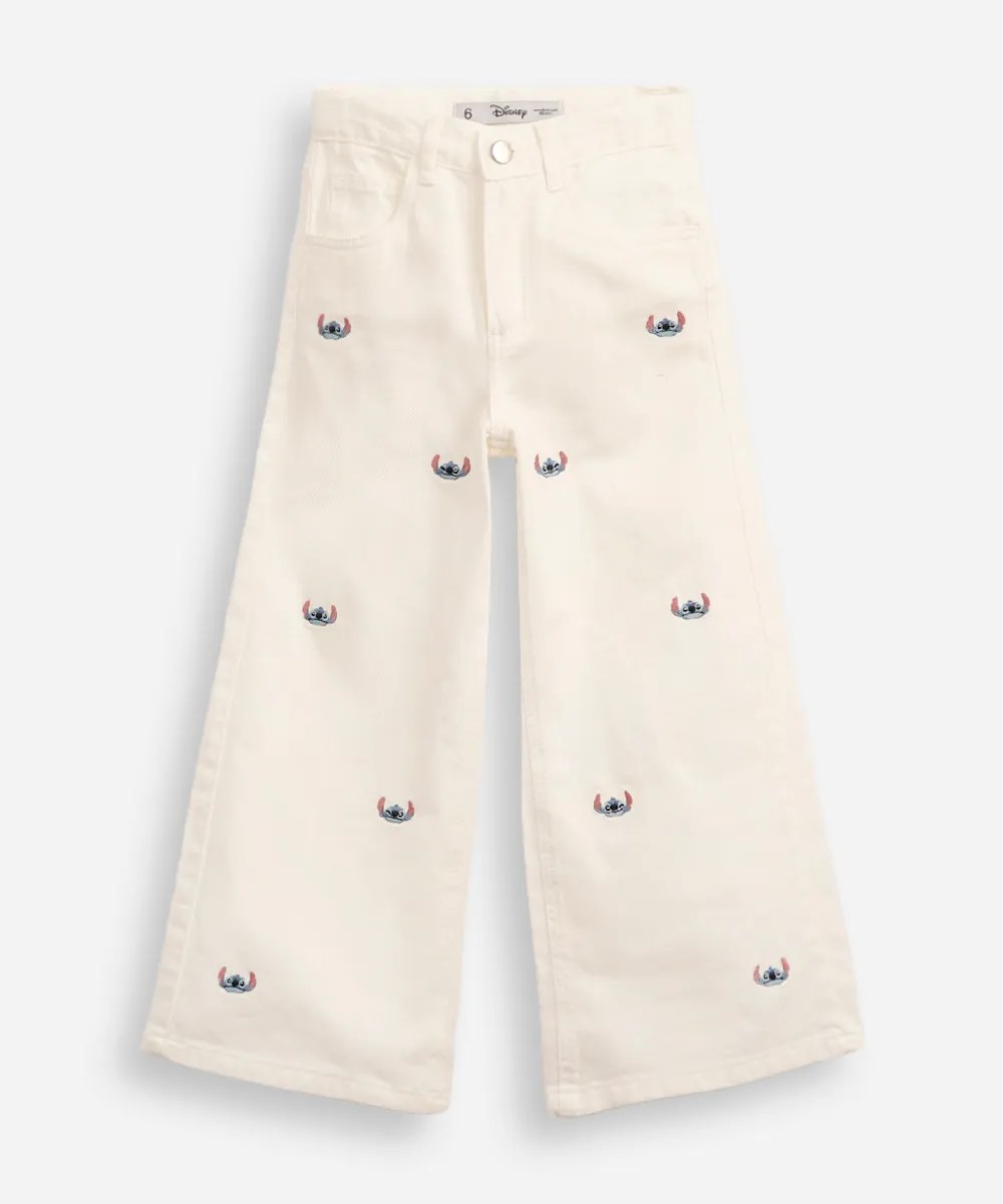 Foto de uma cal&ccedil;a branca com bordados