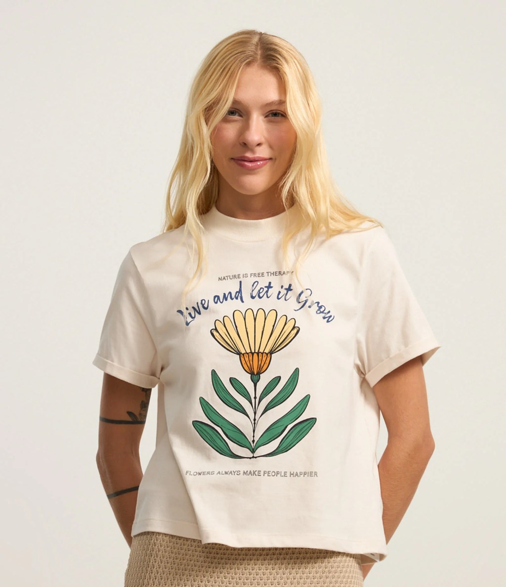 Foto de uma camiseta branca