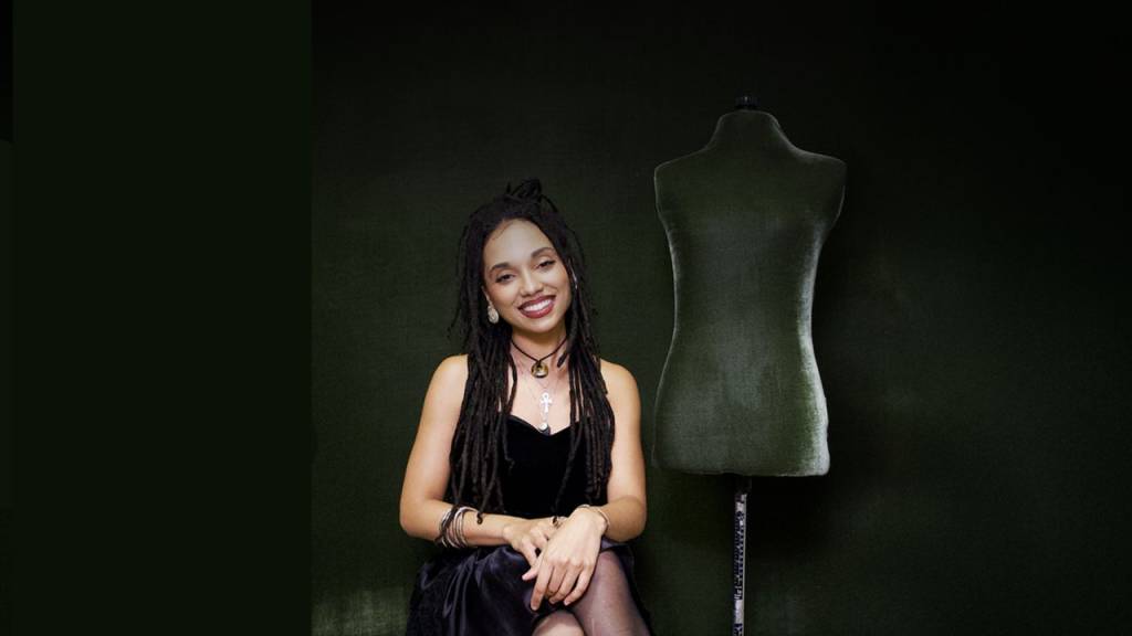 Nátaly Neri inaugura brechó digital guiado por curadoria afetiva