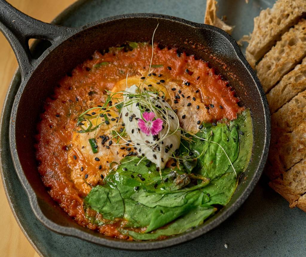 6 flores comestíveis para incluir em receitas simples e sofisticadas