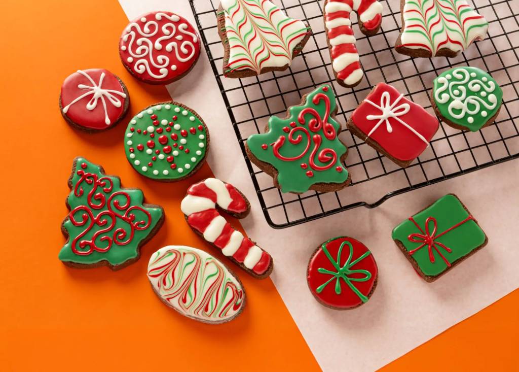 Imagem de bancada com doces natalinos para vender