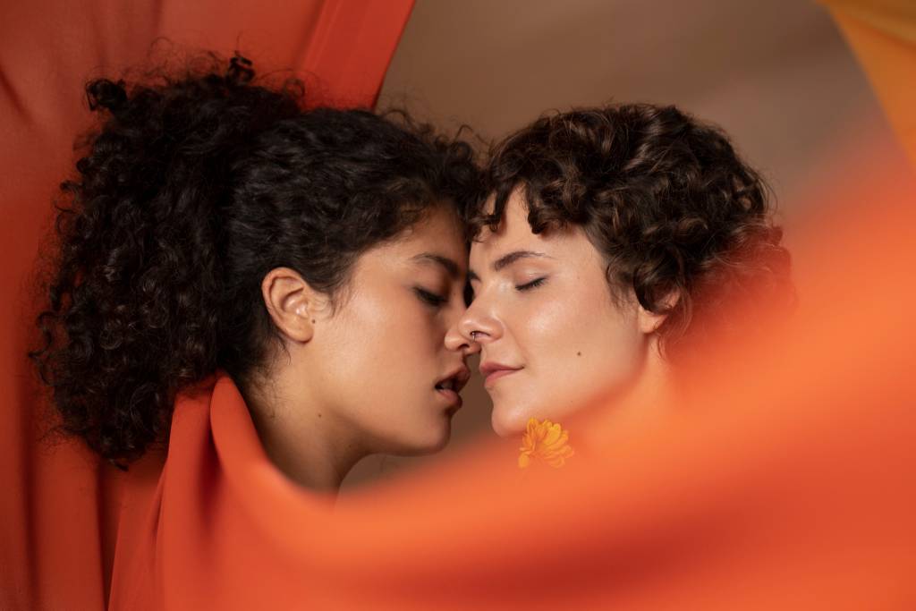 5 filmes com cena de sexo lésbico que fogem dos clichês e celebram o desejo entre mulheres