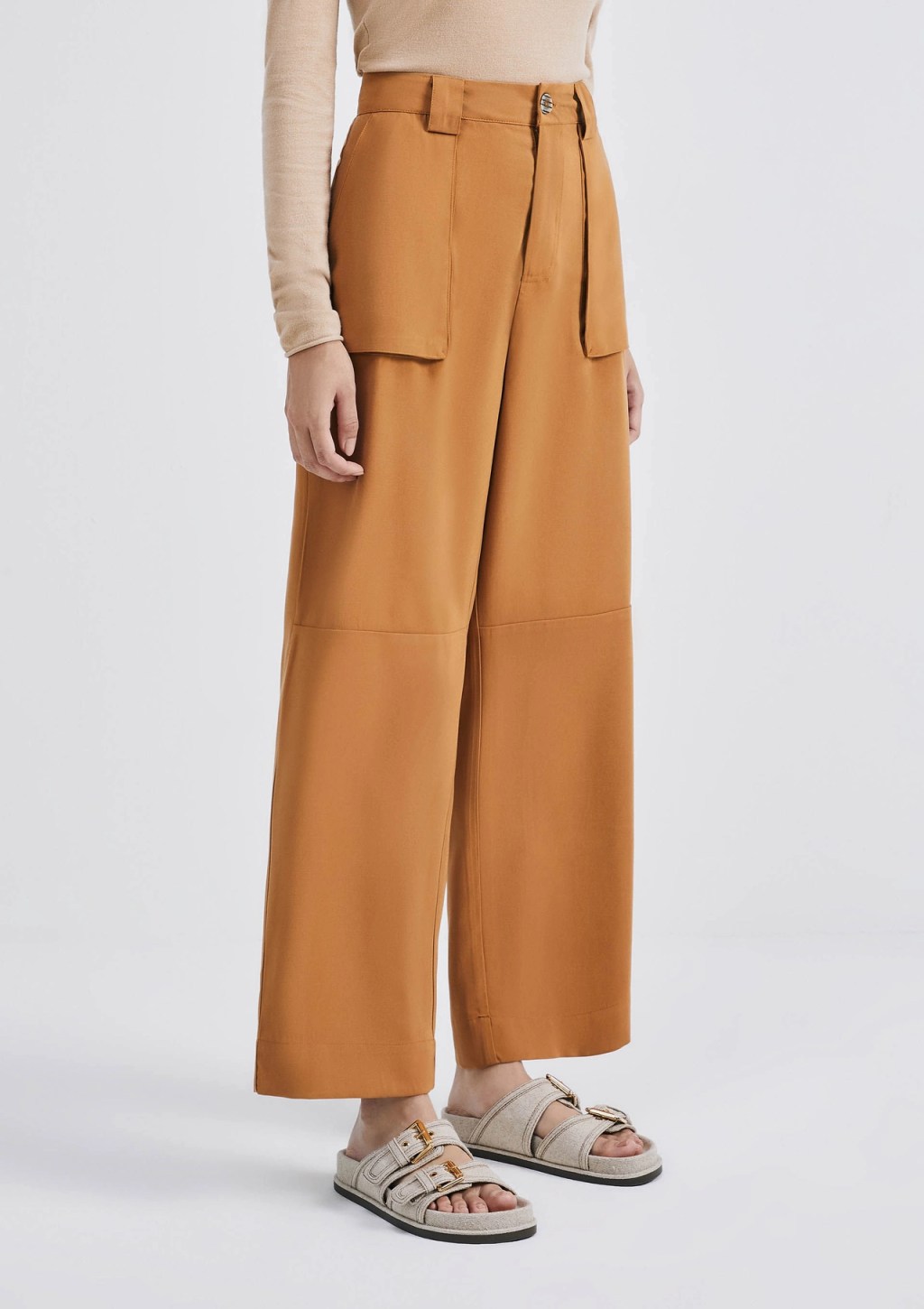 Imagem de calça de alfaiataria terracota semelhante ao da personagem de Os donos do jogo