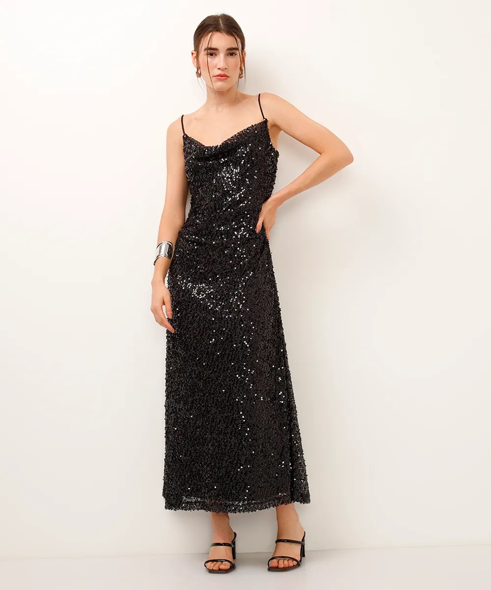 Imagem de vestido preto brilhante semelhante ao da personagem de Os donos do jogo