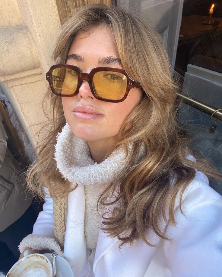 &Oacute;culos vintage com lentes amarelas para o ver&atilde;o 2026