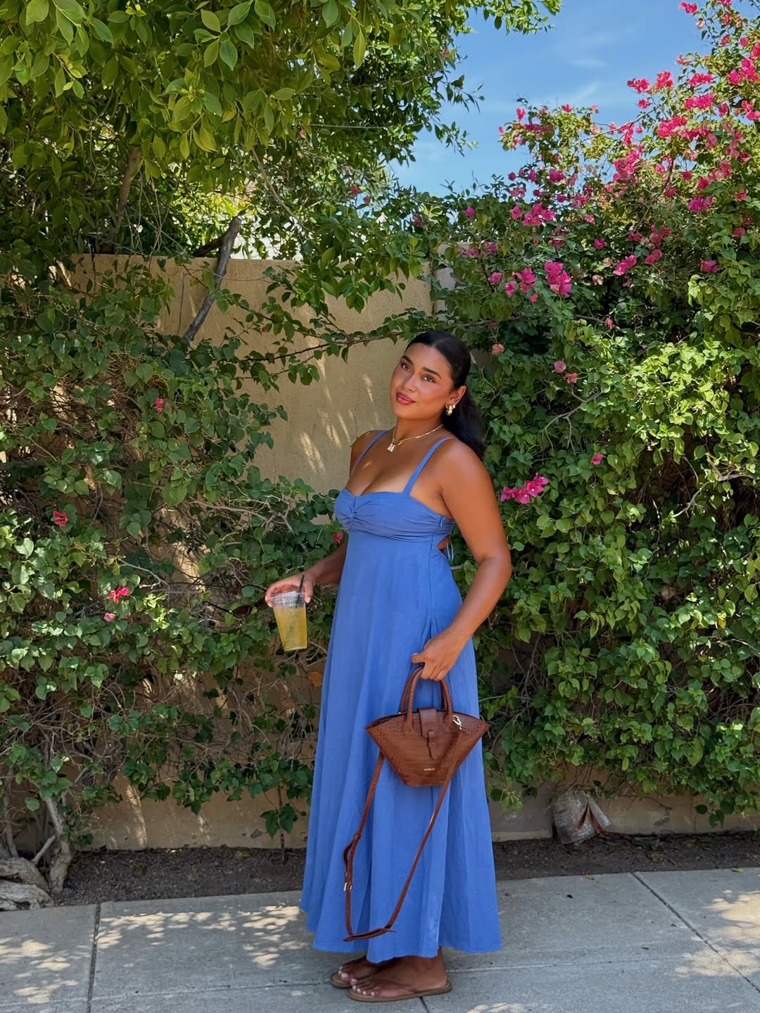 vestido azul como tend&ecirc;ncia do ver&atilde;o 2026