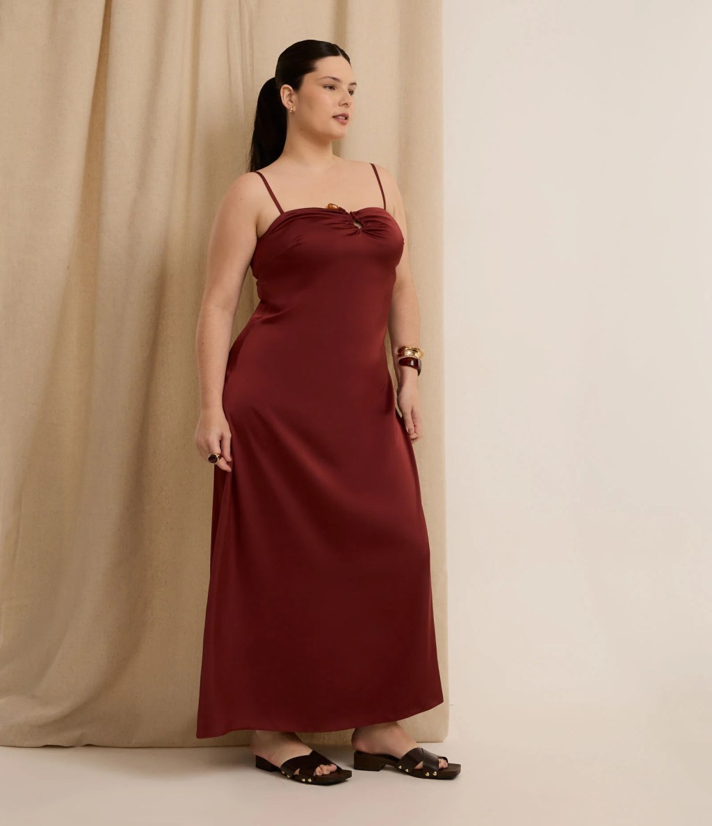 Foto de um vestido vermelho plus size