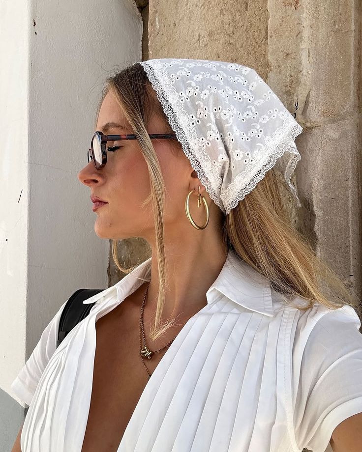 Len&ccedil;o no cabelo &eacute; penteado estiloso e funcional para usar na praia