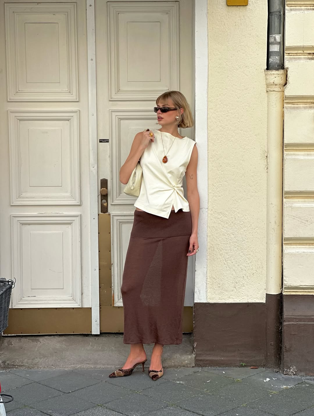 look com saia leve e top elegante para usar no Natal brasileiro