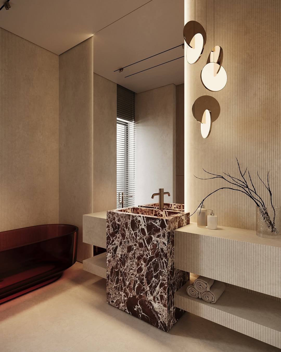 Banheiro em cores neutras com banheira vermelha e cuba em marmore vermelho