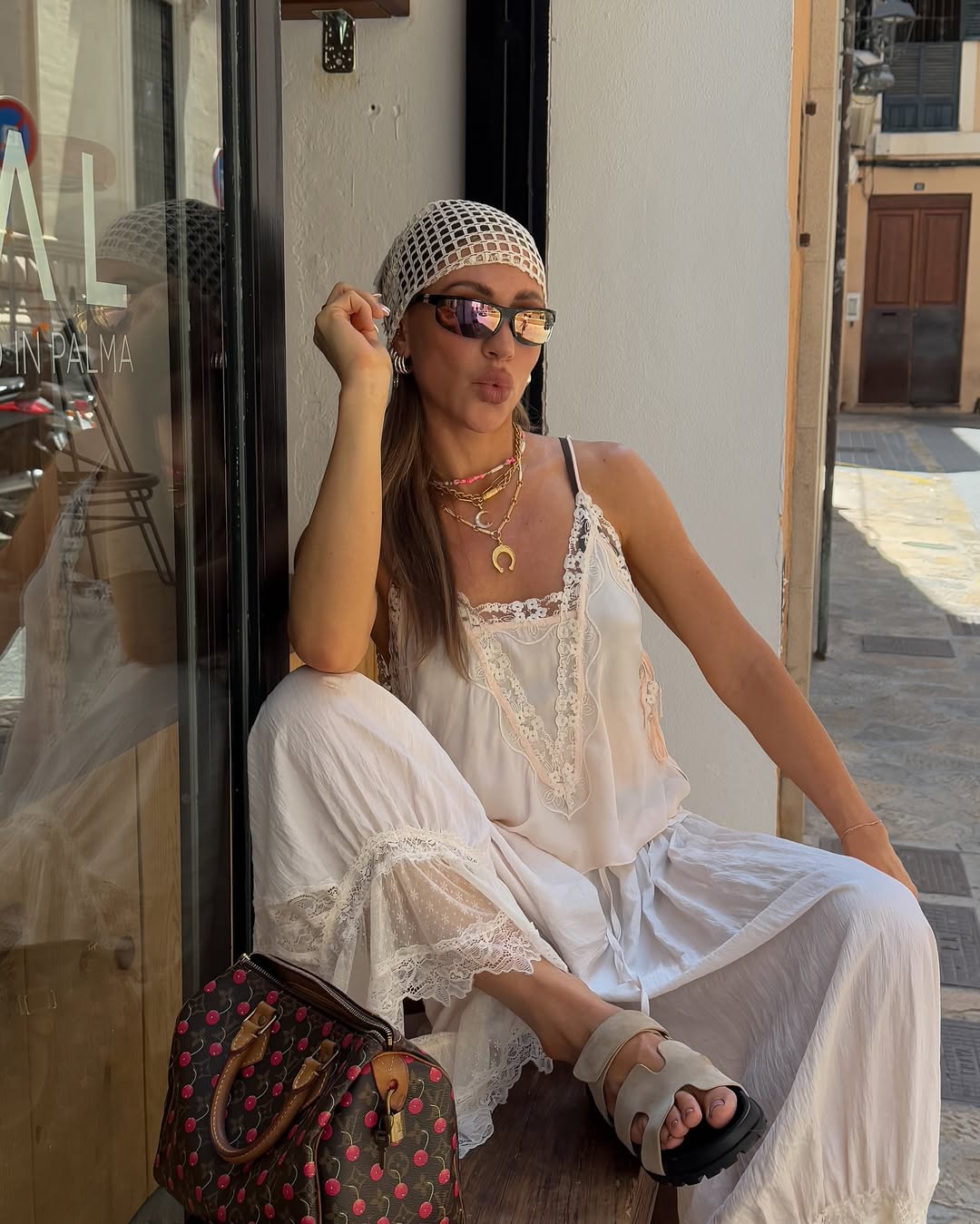 &Oacute;culos de sol com lentes espelhadas aparecem entre as principais tend&ecirc;ncias de 2026