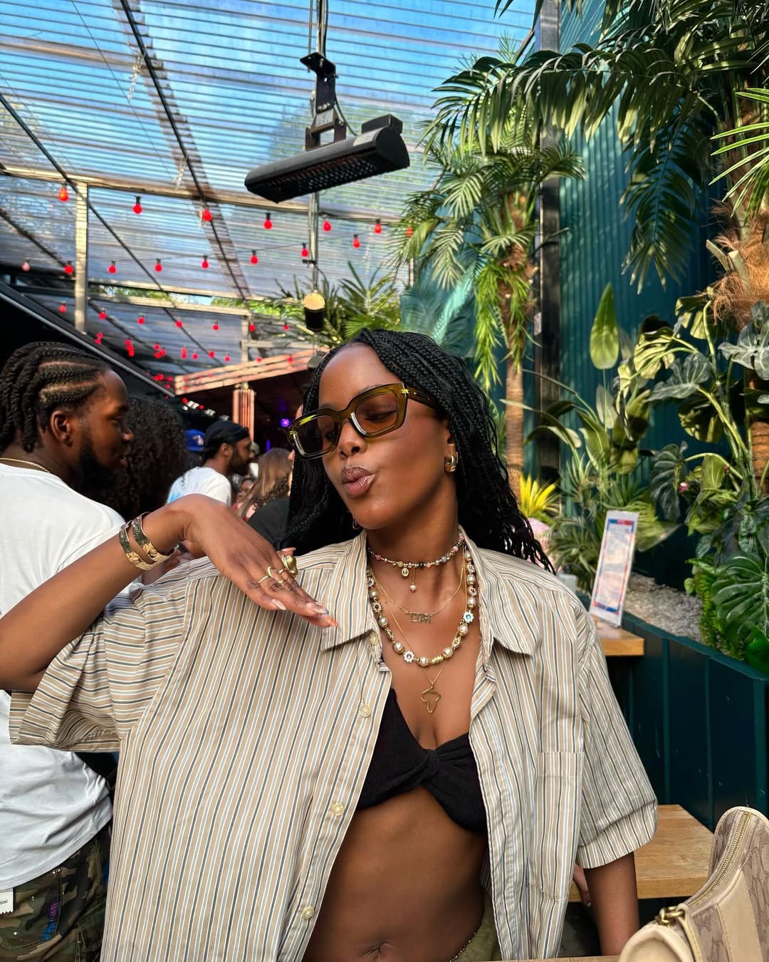 &Oacute;culos de sol retangulares continuam entre as tend&ecirc;ncias de 2026