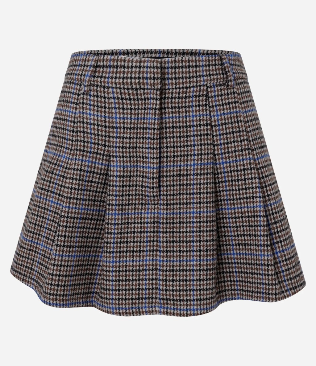 Foto de uma saia plissada marrom com listras