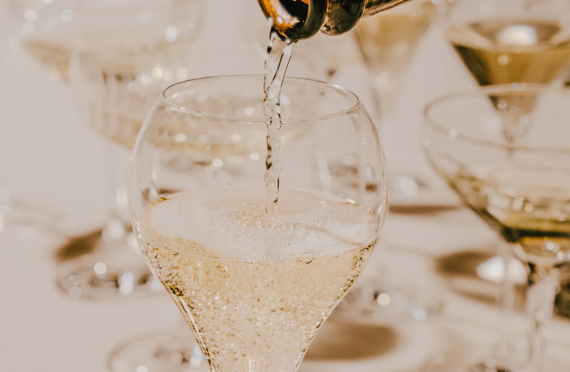 Sparkling tea: conheça a tendência dos espumantes de chá sem álcool