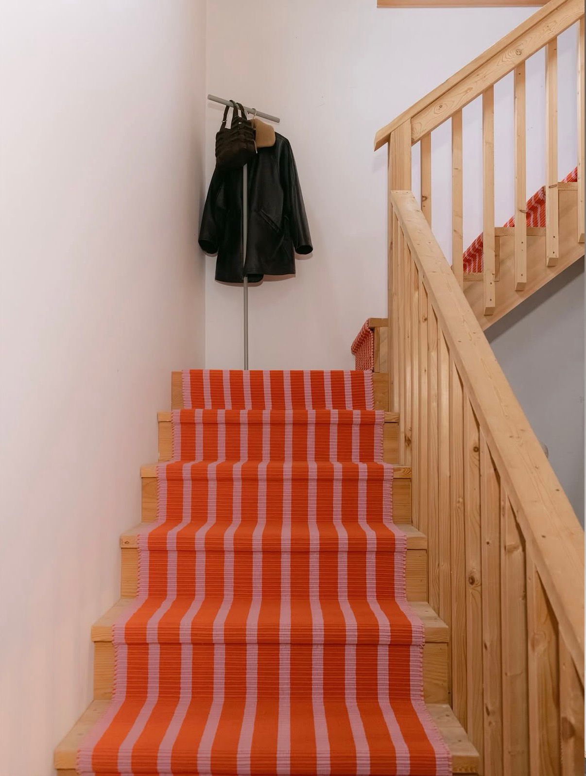 Como renovar o d&eacute;cor da escada sem reforma e barato