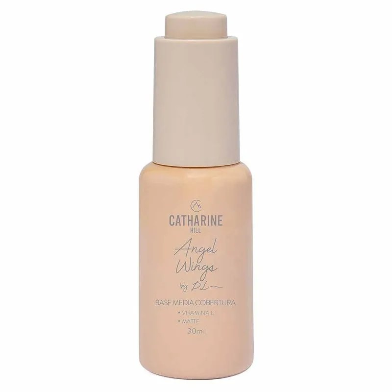Frasco de base l&iacute;quida Catharine Hill Angel Wings by PL, cor bege claro, com tampa e pump creme. R&oacute;tulo informa Base M&eacute;dia Cobertura, Vitamina E, Matte e 30ml