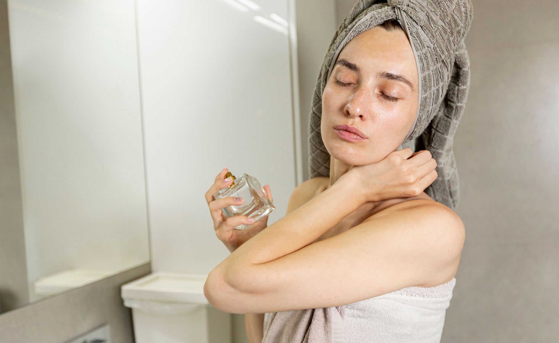 5 perfumes árabes com cheiro de banho tomado para ser elegante o dia todo