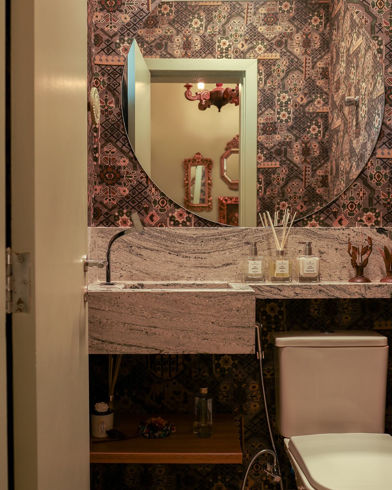 Lavabos com tecidos que deixam o ambiente mais elegante