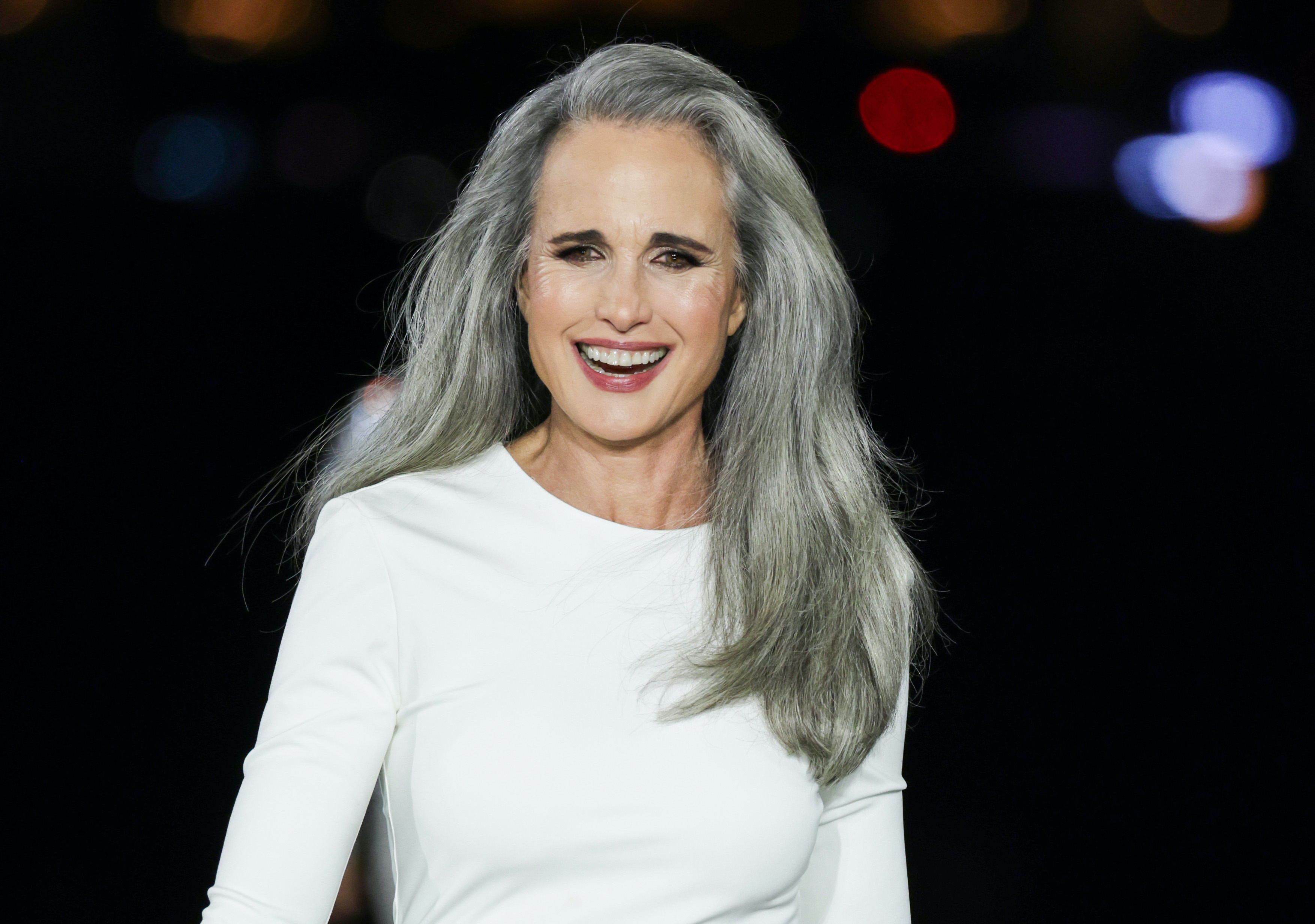 Andie MacDowell: “Envelhecer é um presente”